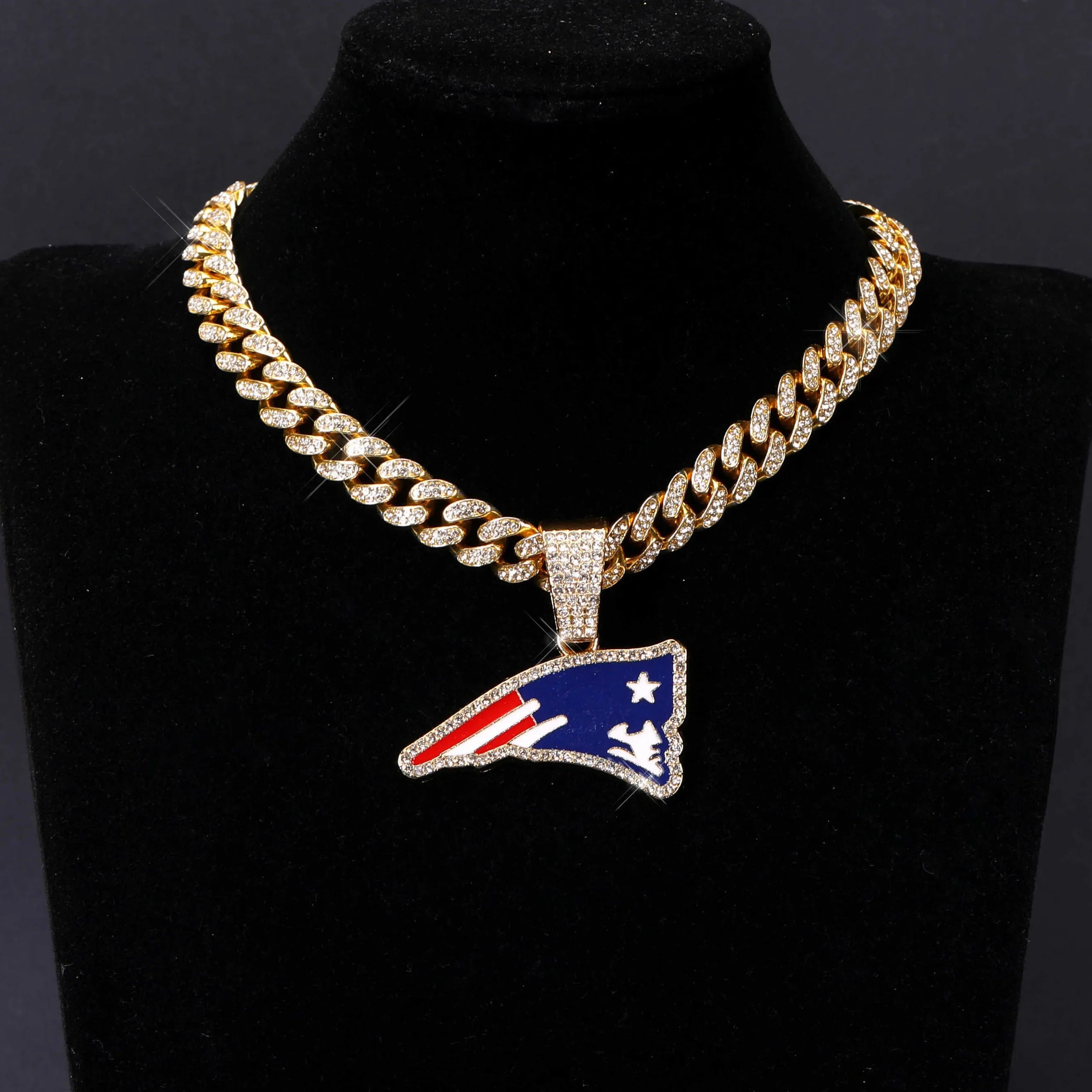 Sports Customized LOGO Pendant Necklace with Iced Out Cuban Chains for Football Fans Birthday Gifts