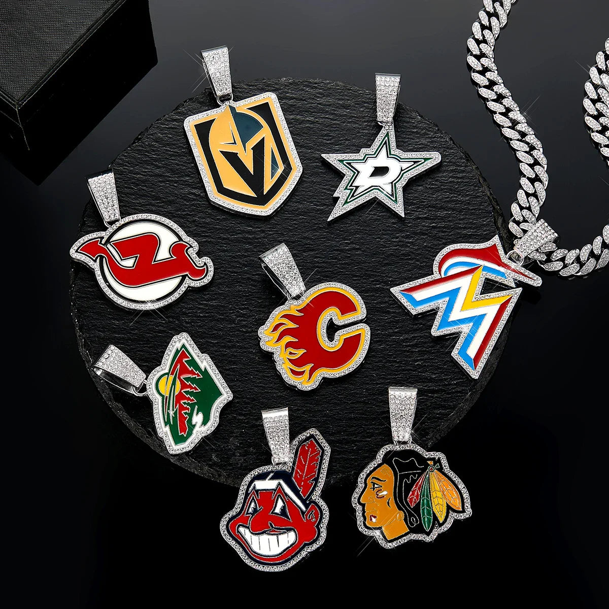 Sports Customized LOGO Pendant Necklace with Iced Out Cuban Chains for Football Fans Birthday Gifts