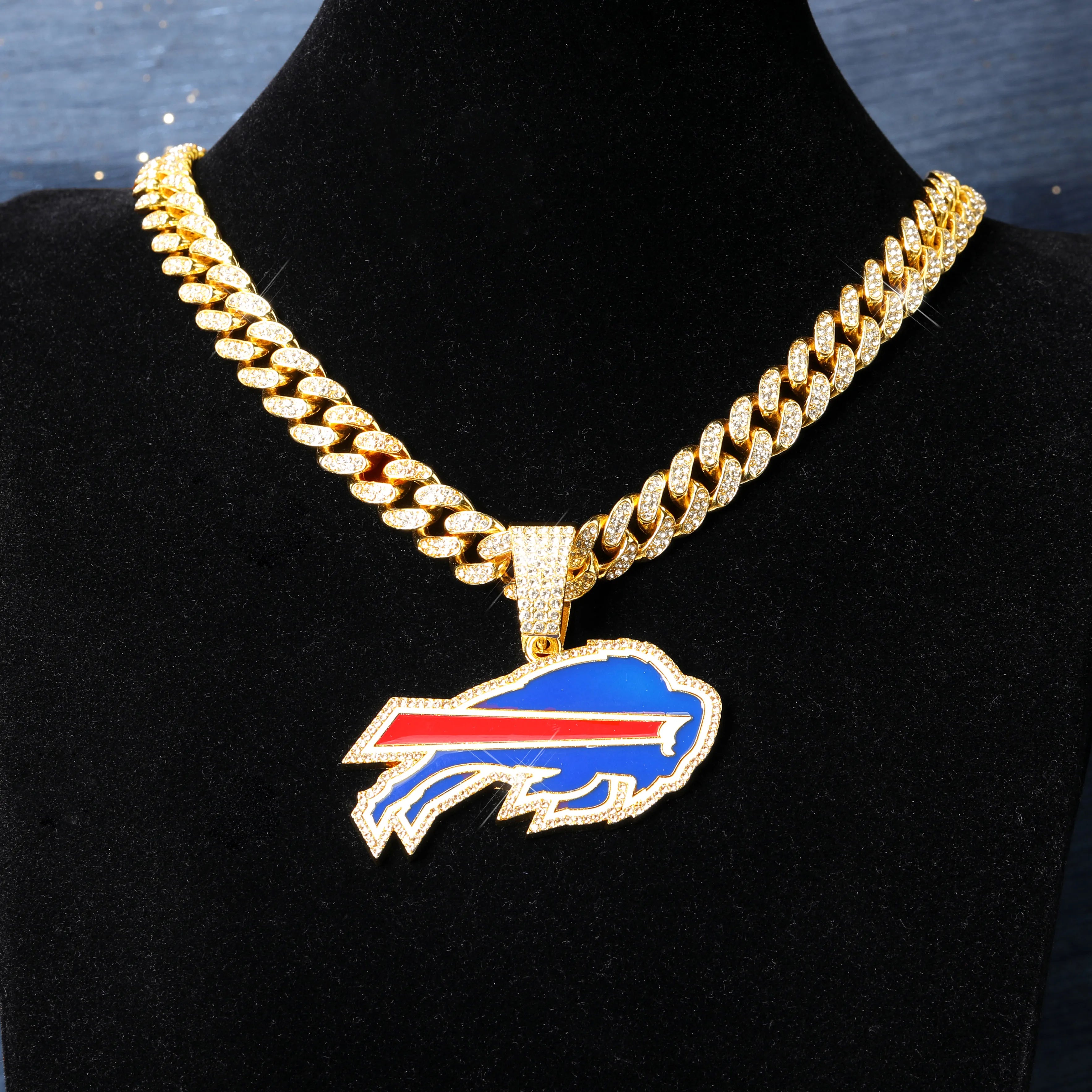 Sports Customized LOGO Pendant Necklace with Iced Out Cuban Chains for Football Fans Birthday Gifts