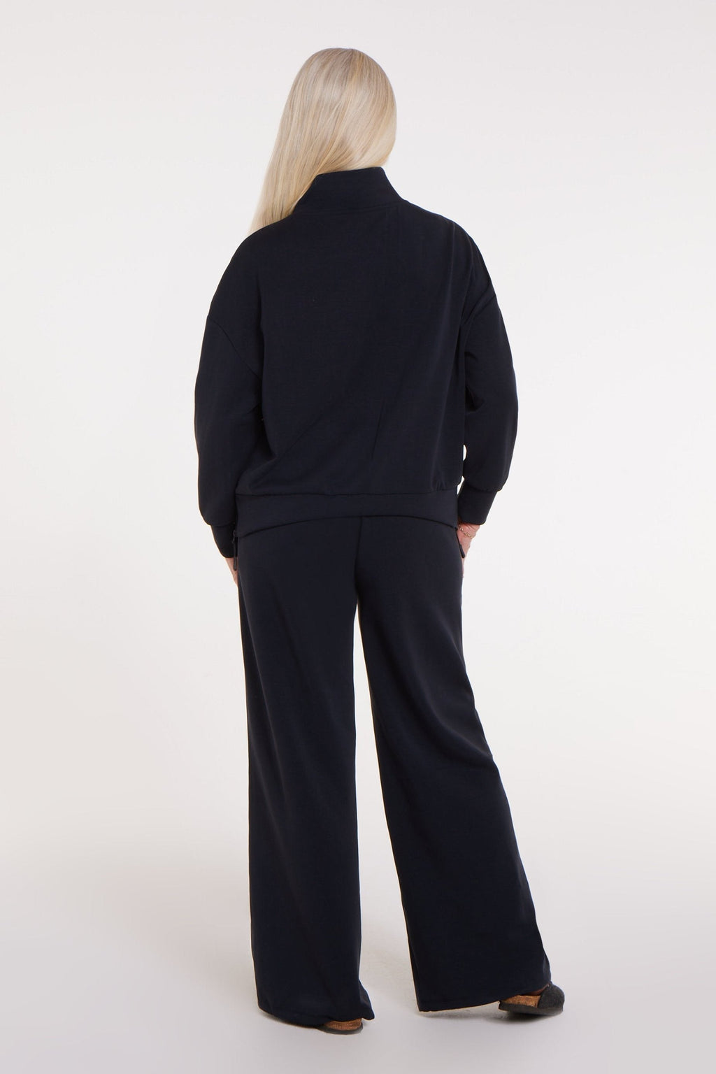 Genevieve Adaptable Pullover in Black