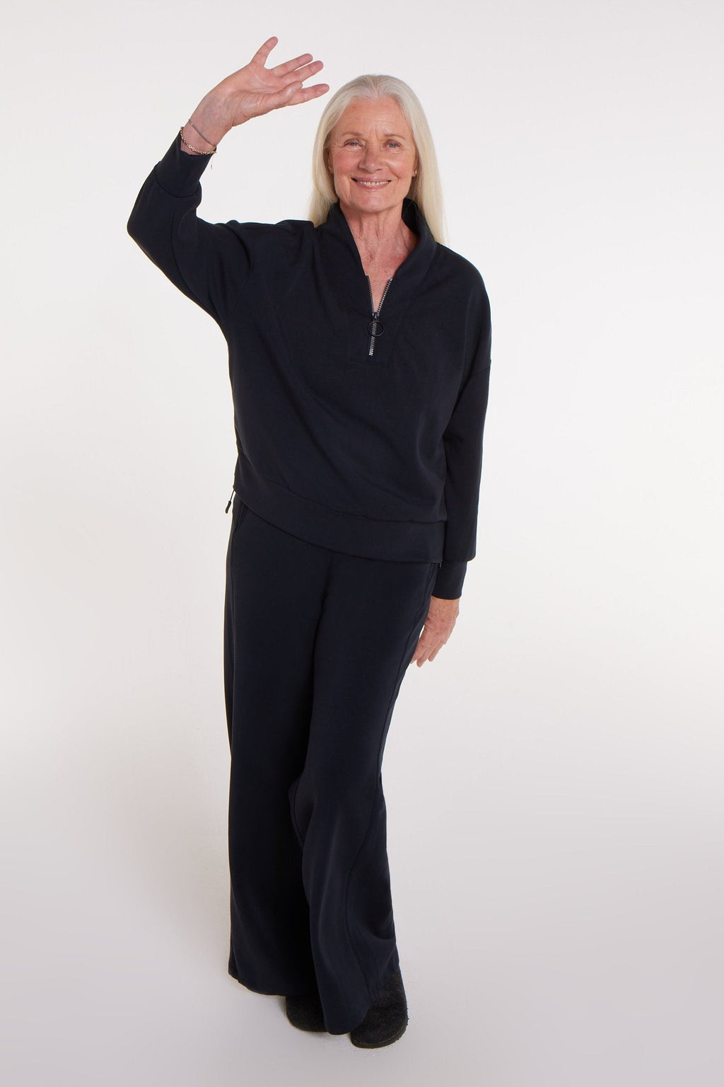 Genevieve Adaptable Pullover in Black