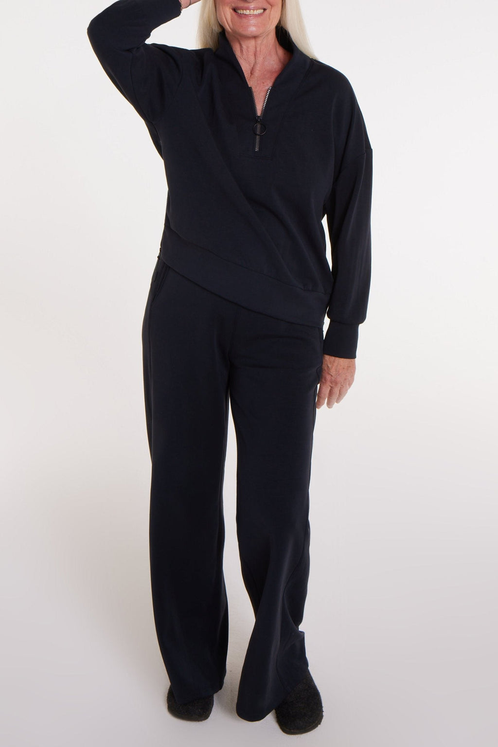 Genevieve Adaptable Pullover in Black