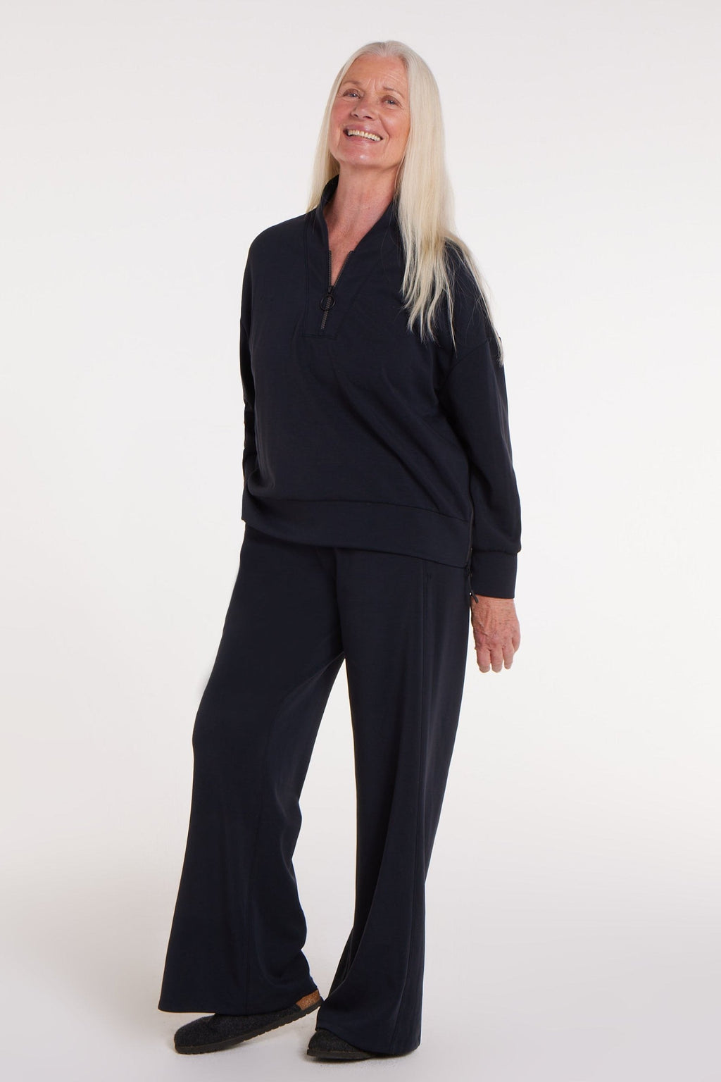 Genevieve Adaptable Pullover in Black