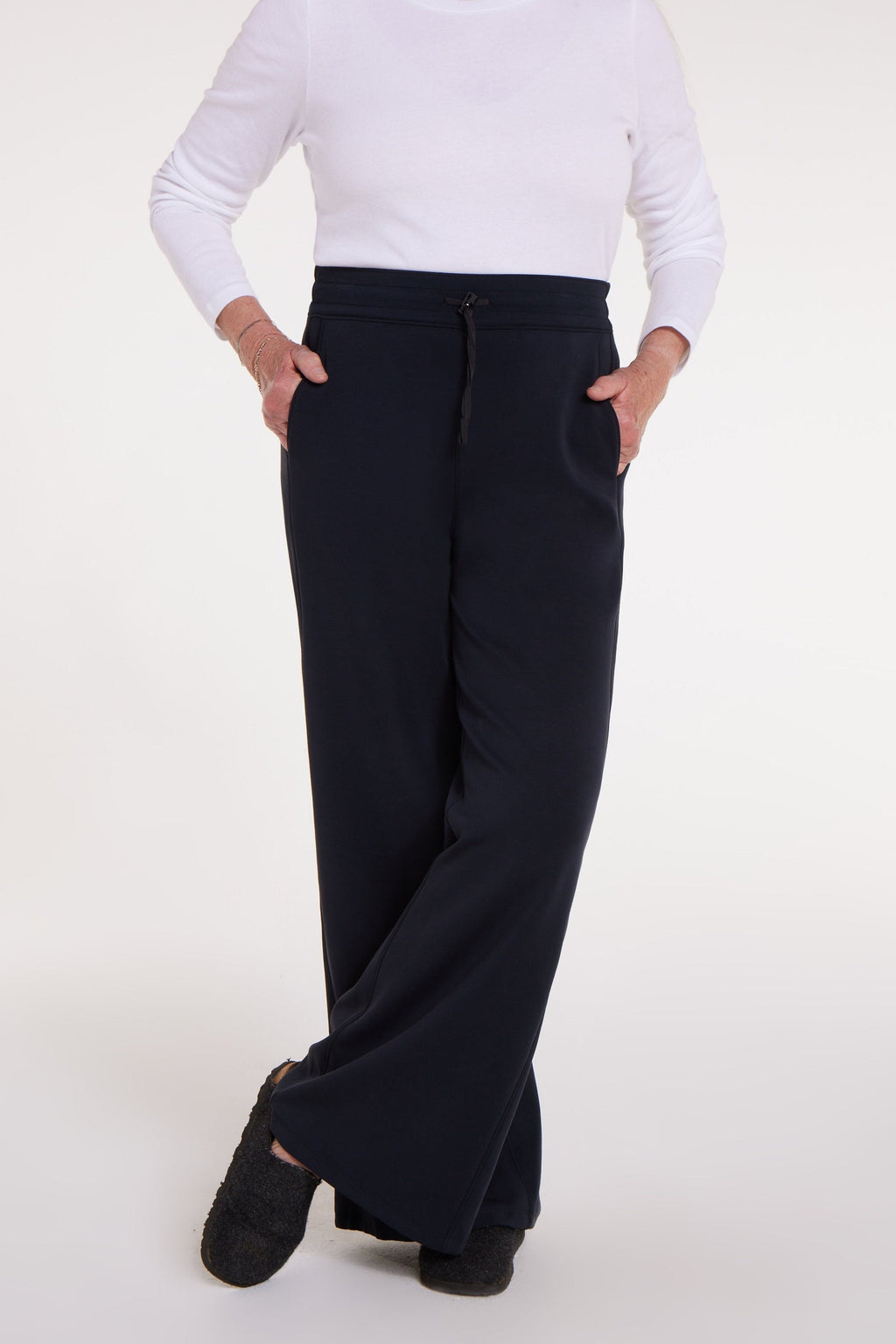 Genevieve Adaptable Pullover in Black