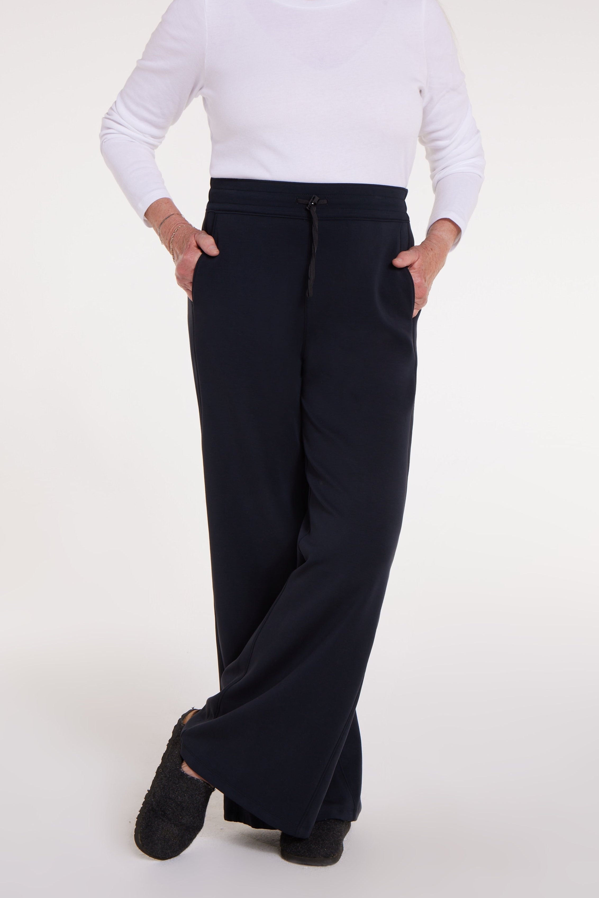 Genevieve Adaptable Pullover in Black