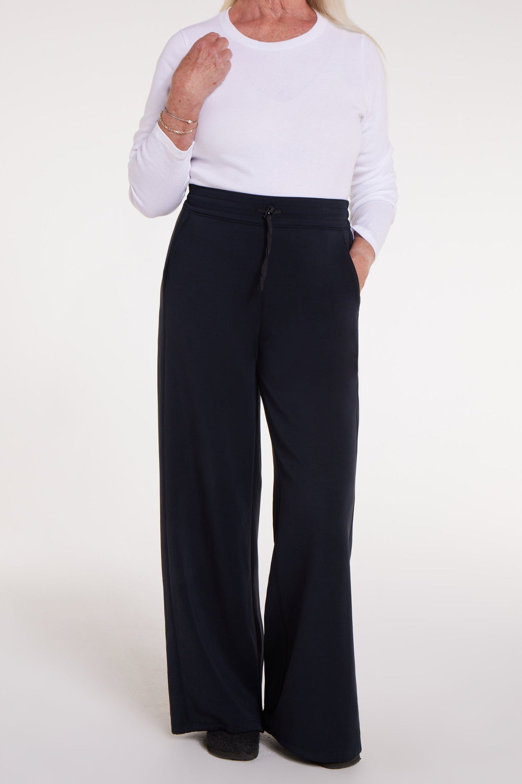 Genevieve Adaptable Pullover in Black